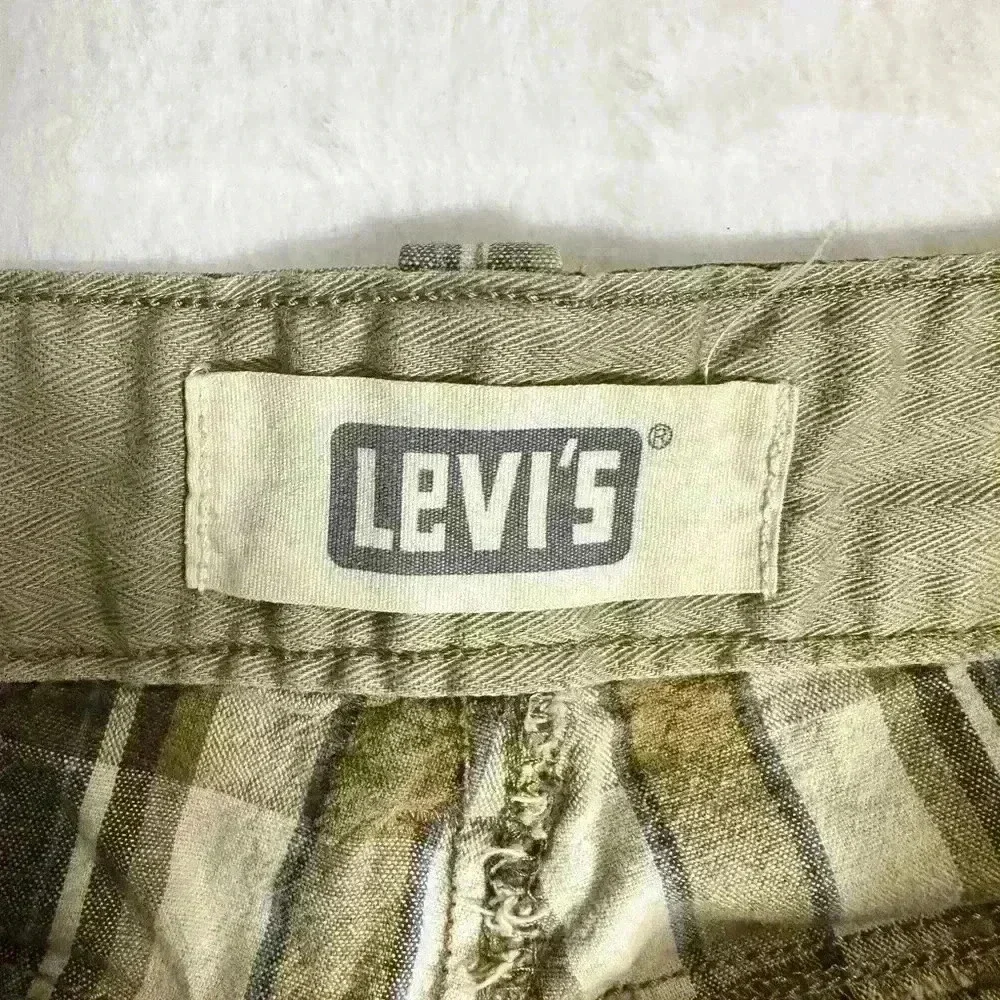 Vintage Y2K Levi's Shoreline Plaid Bermuda Shorts Brown Flat Front Mens Size 33‎